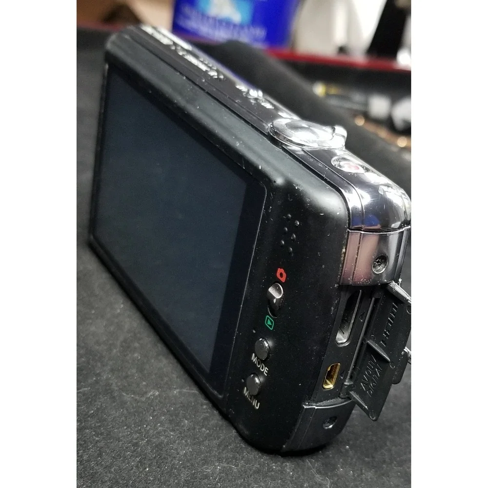 Panasonic Lumix DMC-FX700 Digital Camera 14.1 MP 5x Optical Zoom‎ HD Movie